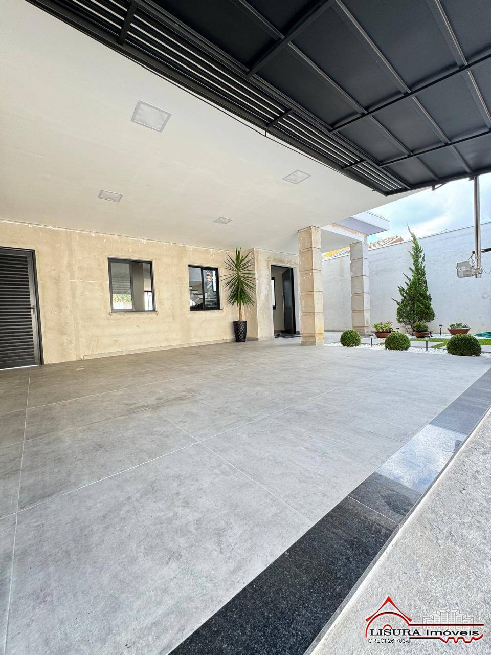 Casa à venda com 4 quartos, 250m² - Foto 2