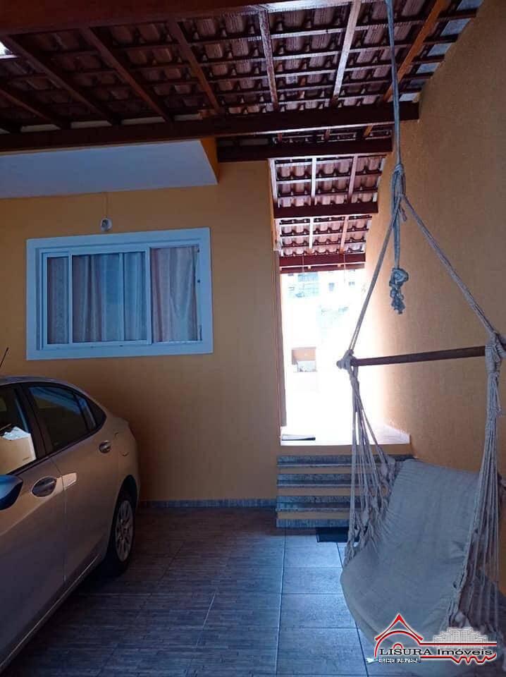 Casa à venda com 3 quartos, 110m² - Foto 1