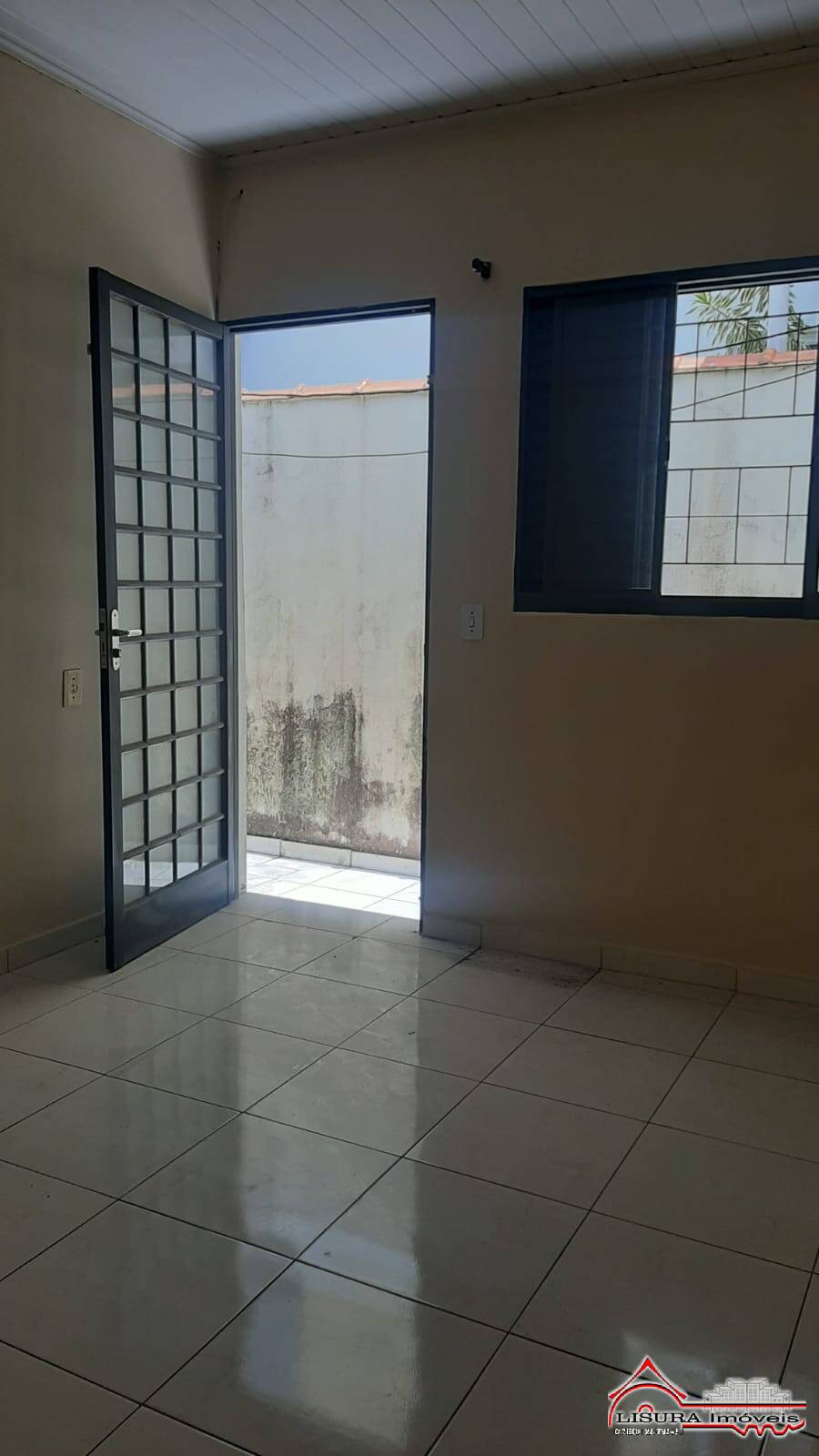 Casa para alugar com 1 quarto, 1m² - Foto 1