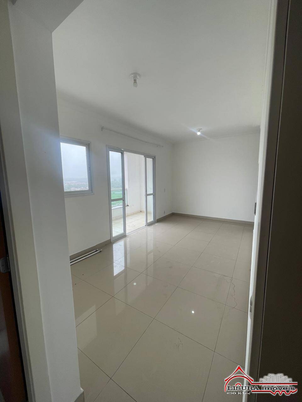 Apartamento para alugar com 2 quartos, 64m² - Foto 2