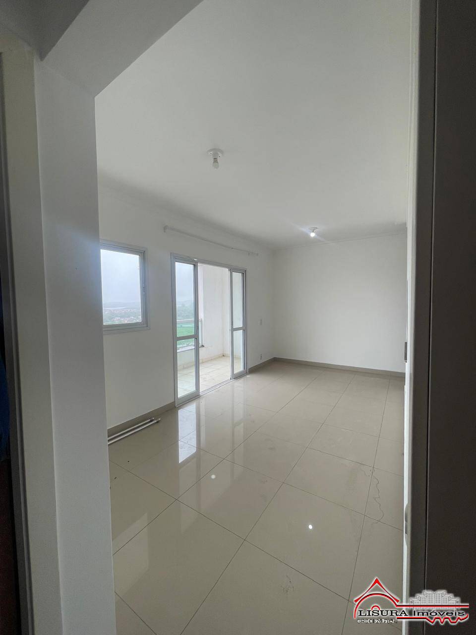 Apartamento para alugar com 2 quartos, 64m² - Foto 3