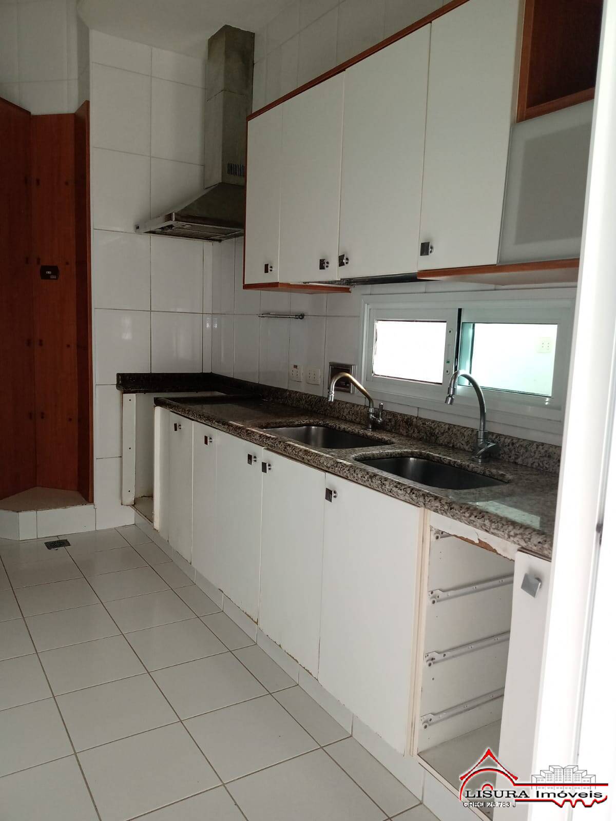 Casa de Condomínio para alugar com 5 quartos, 400m² - Foto 30