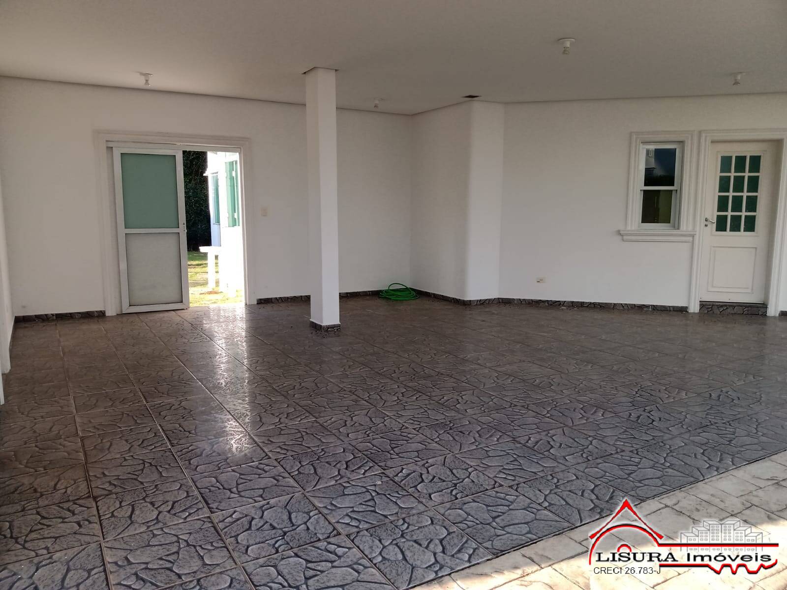 Casa de Condomínio para alugar com 5 quartos, 400m² - Foto 27