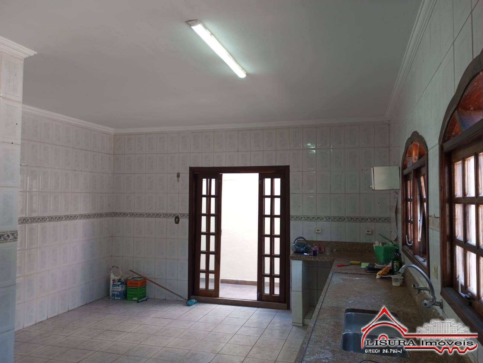 Casa para alugar com 4 quartos, 220m² - Foto 6