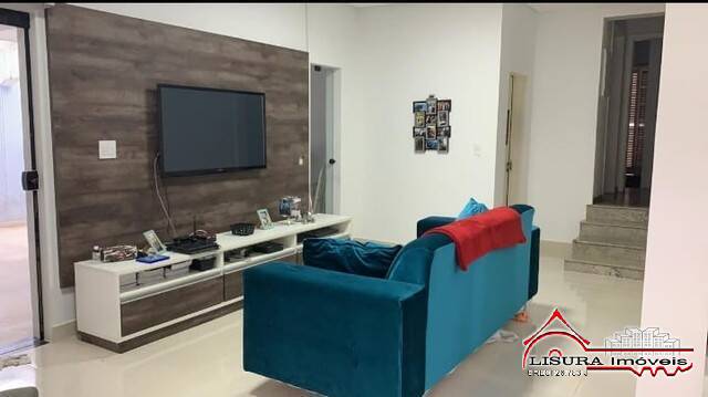 Casa de Condomínio à venda com 3 quartos, 210m² - Foto 3