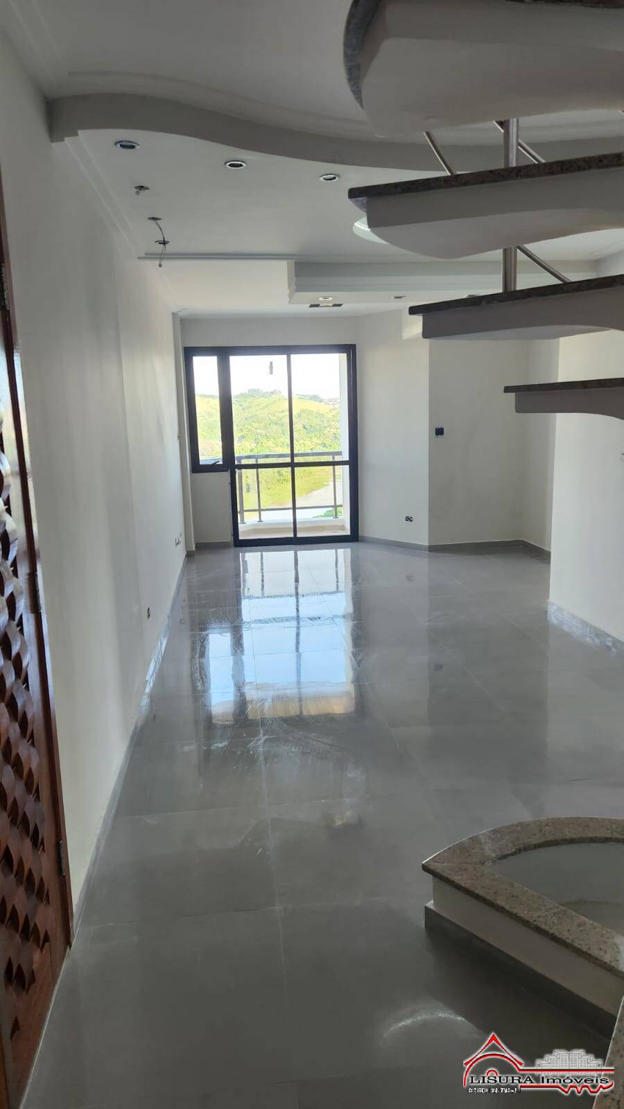 Apartamento à venda com 3 quartos, 180m² - Foto 3