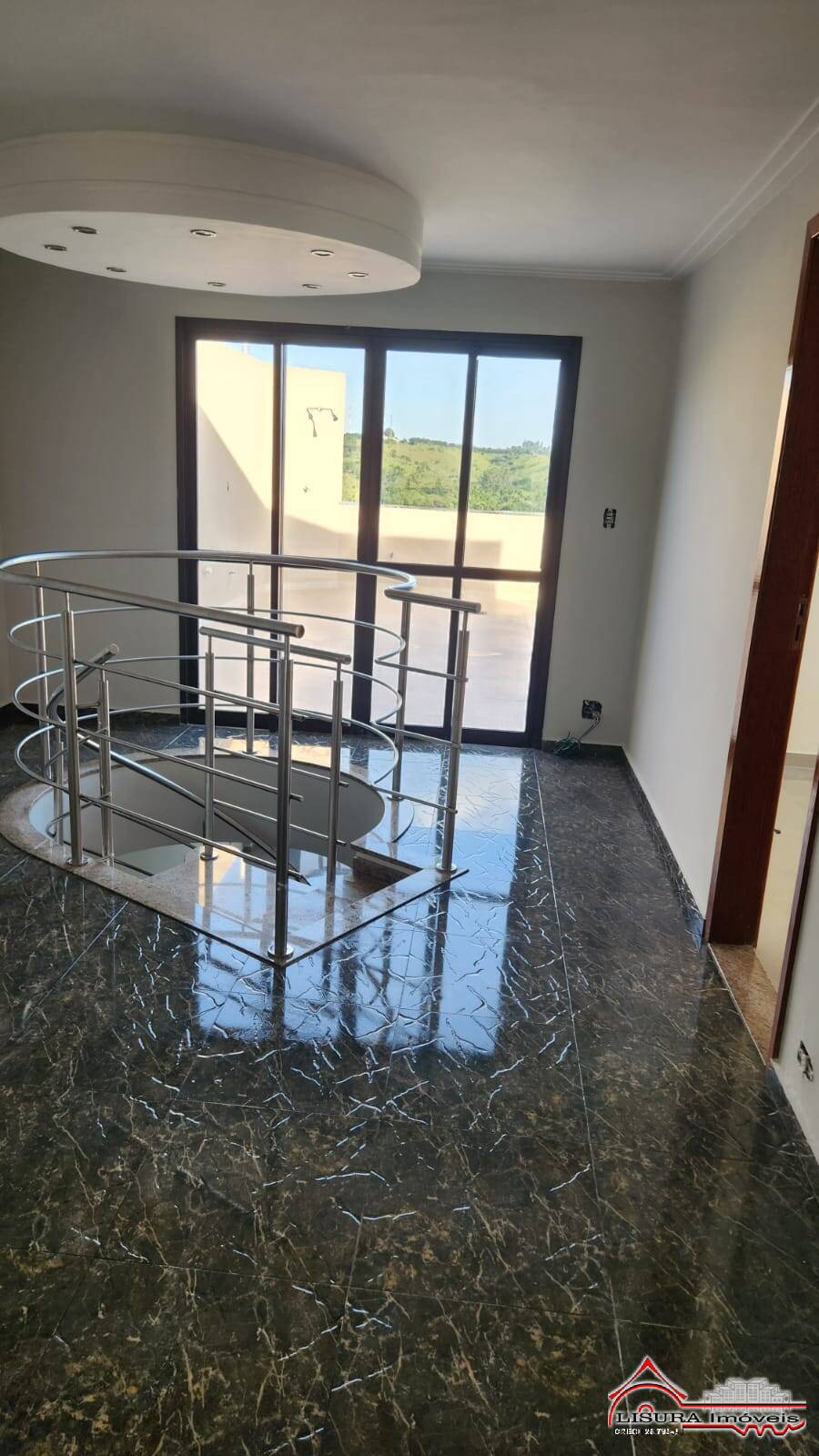 Apartamento à venda com 3 quartos, 180m² - Foto 4