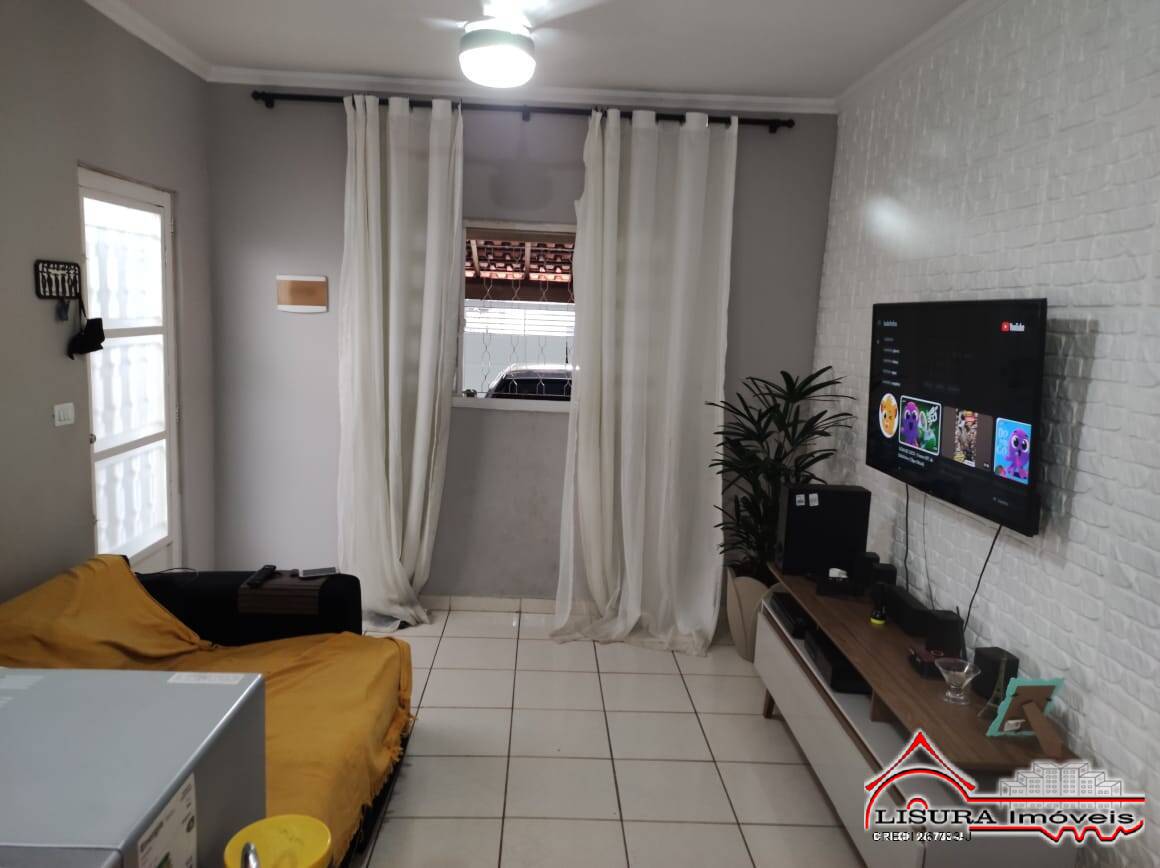 Casa à venda com 2 quartos, 125m² - Foto 1