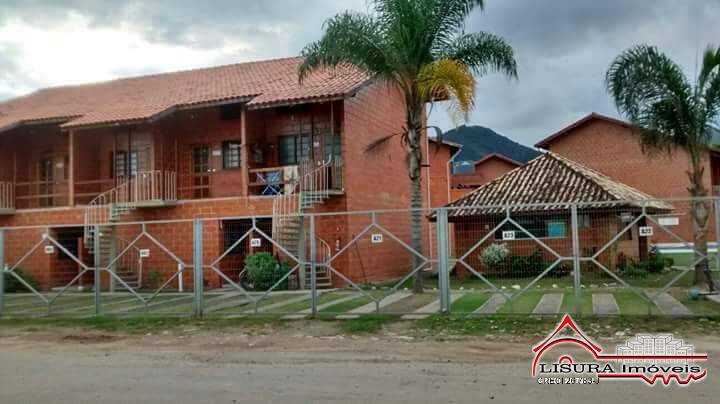 Casa de Condomínio à venda com 1 quarto, 50m² - Foto 1