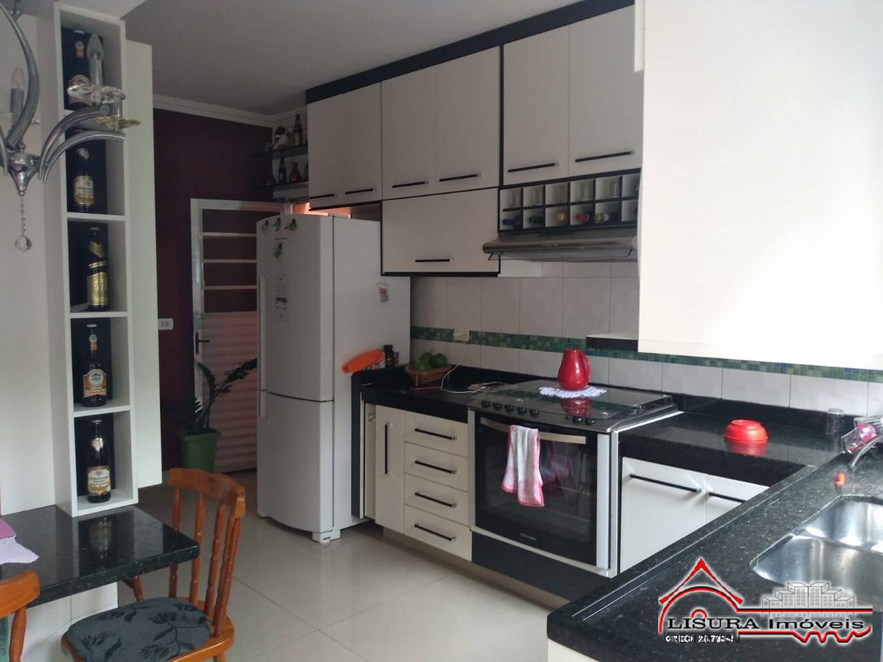 Casa à venda com 4 quartos, 126m² - Foto 2