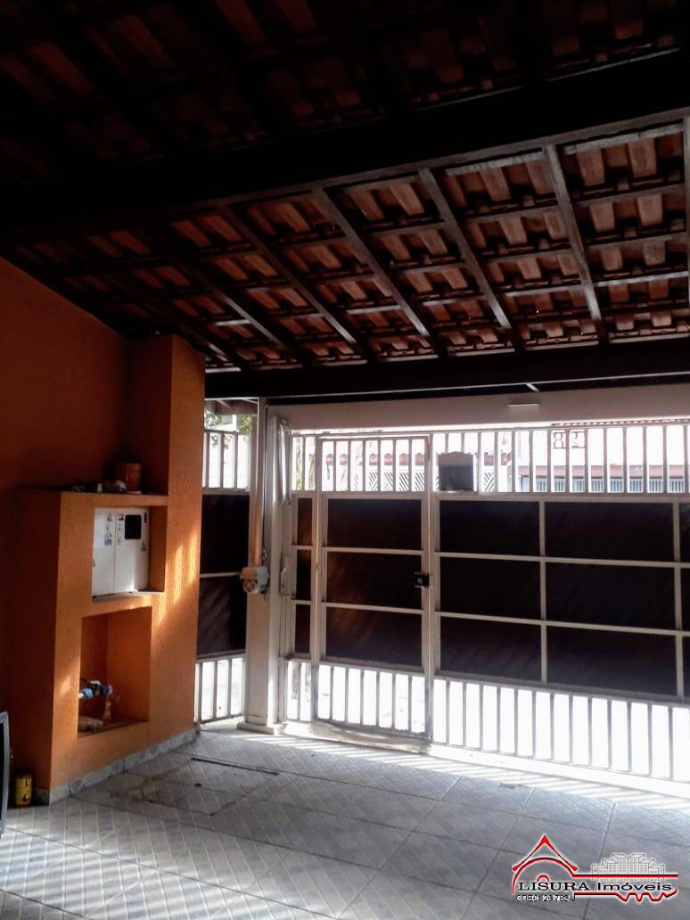 Casa à venda com 3 quartos, 190m² - Foto 1