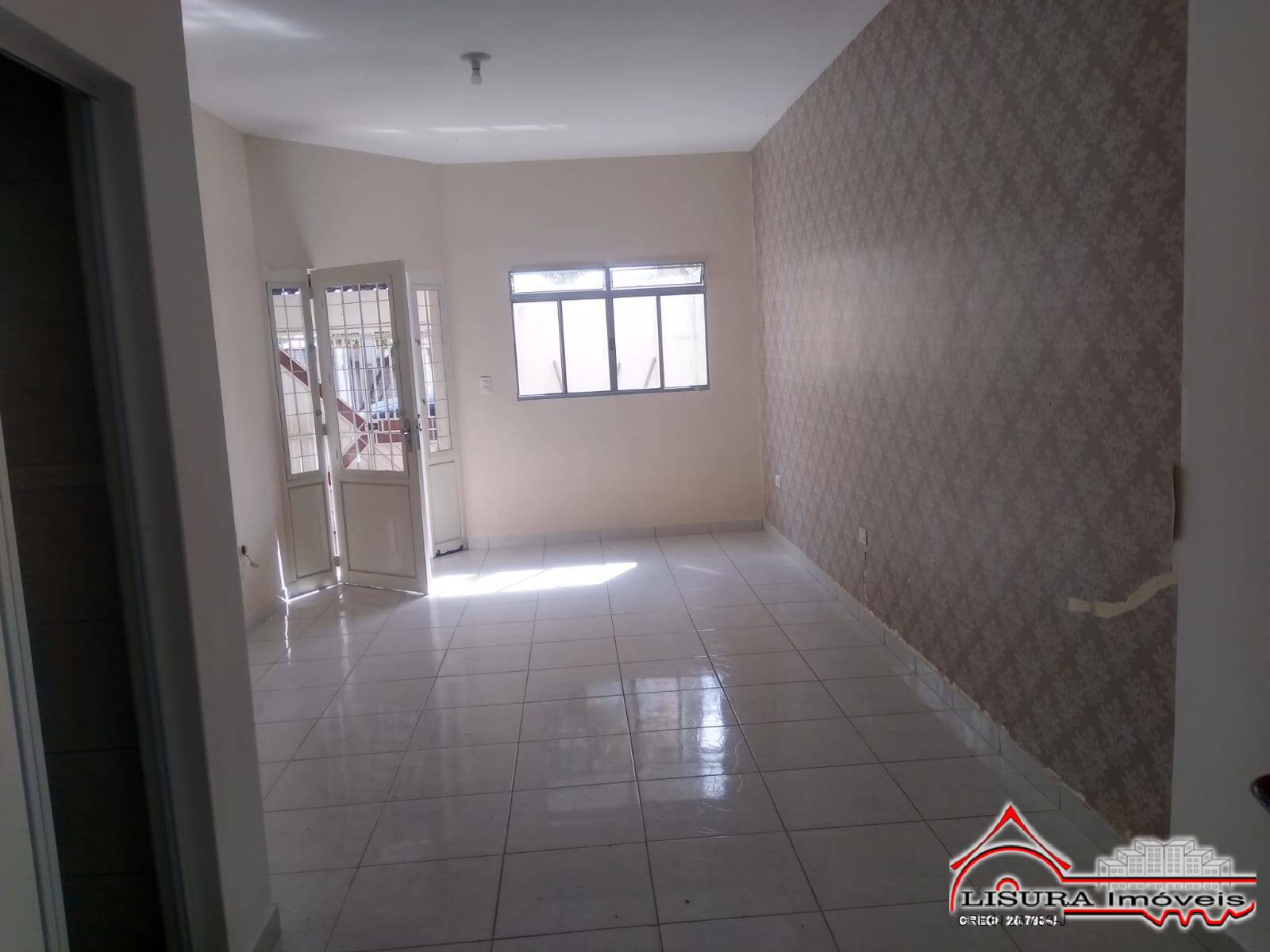 Casa à venda com 3 quartos, 120m² - Foto 1