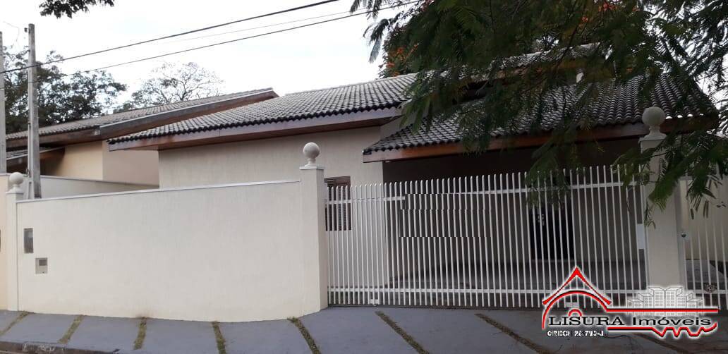 Casa à venda com 3 quartos, 11m² - Foto 1