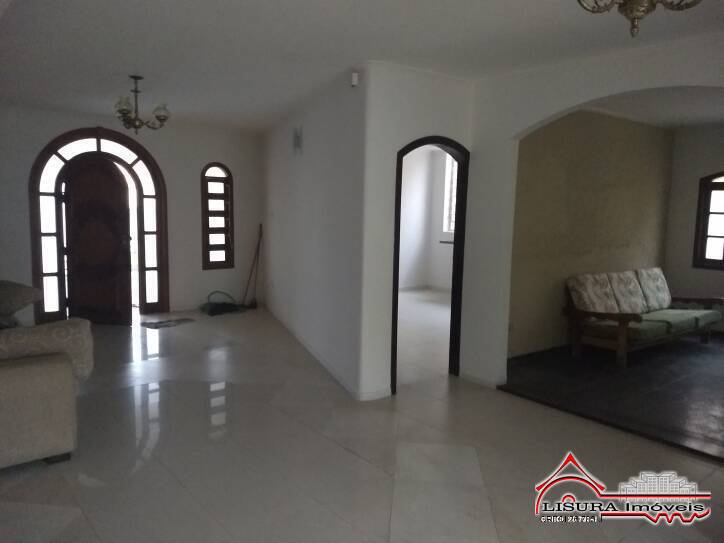 Casa à venda com 4 quartos, 250m² - Foto 2