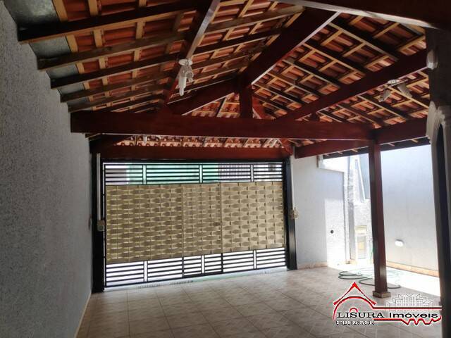 Casa à venda com 3 quartos, 130m² - Foto 1