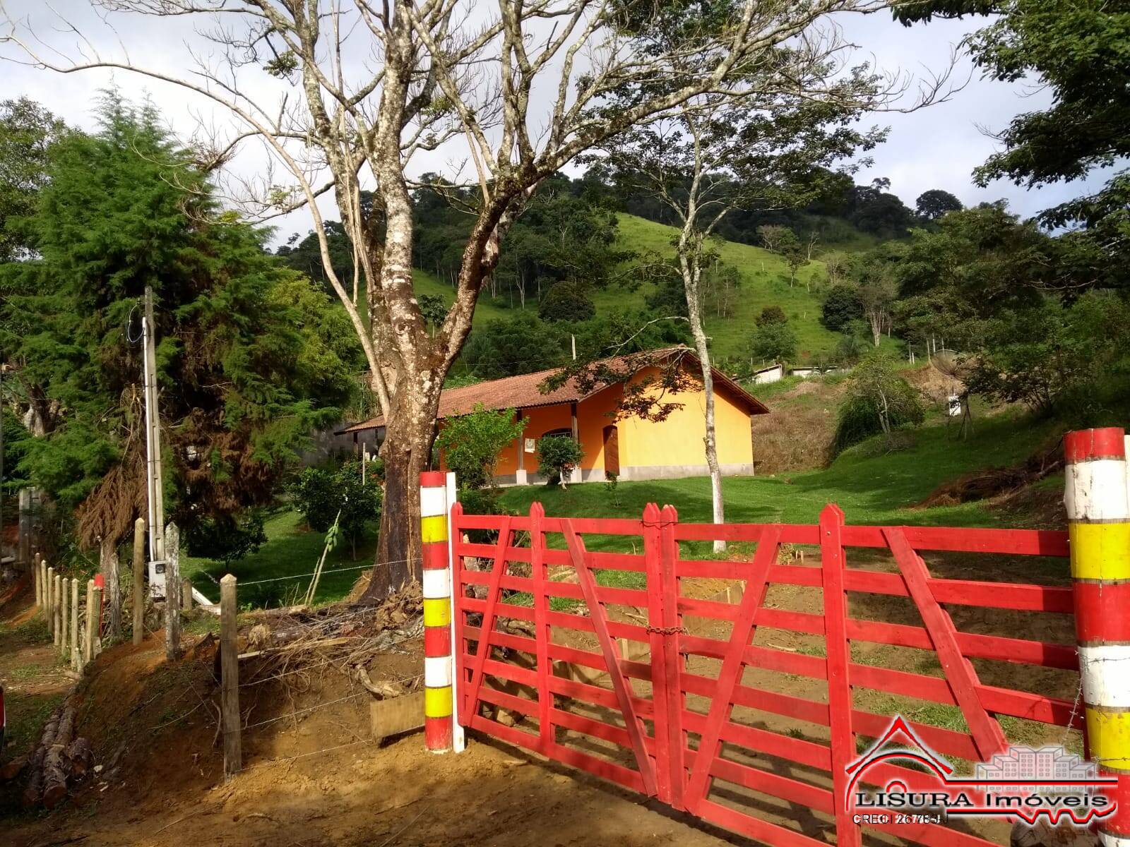 Fazenda à venda com 3 quartos, 220m² - Foto 1