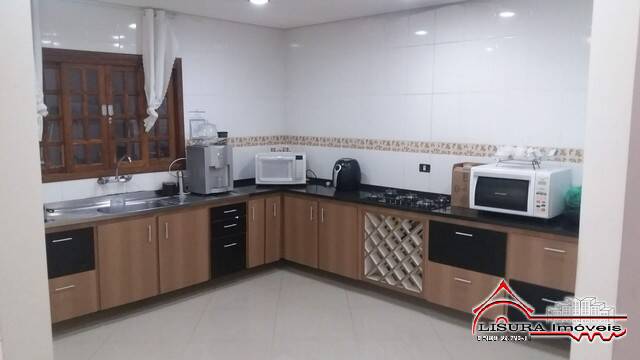 Casa à venda com 4 quartos, 190m² - Foto 2