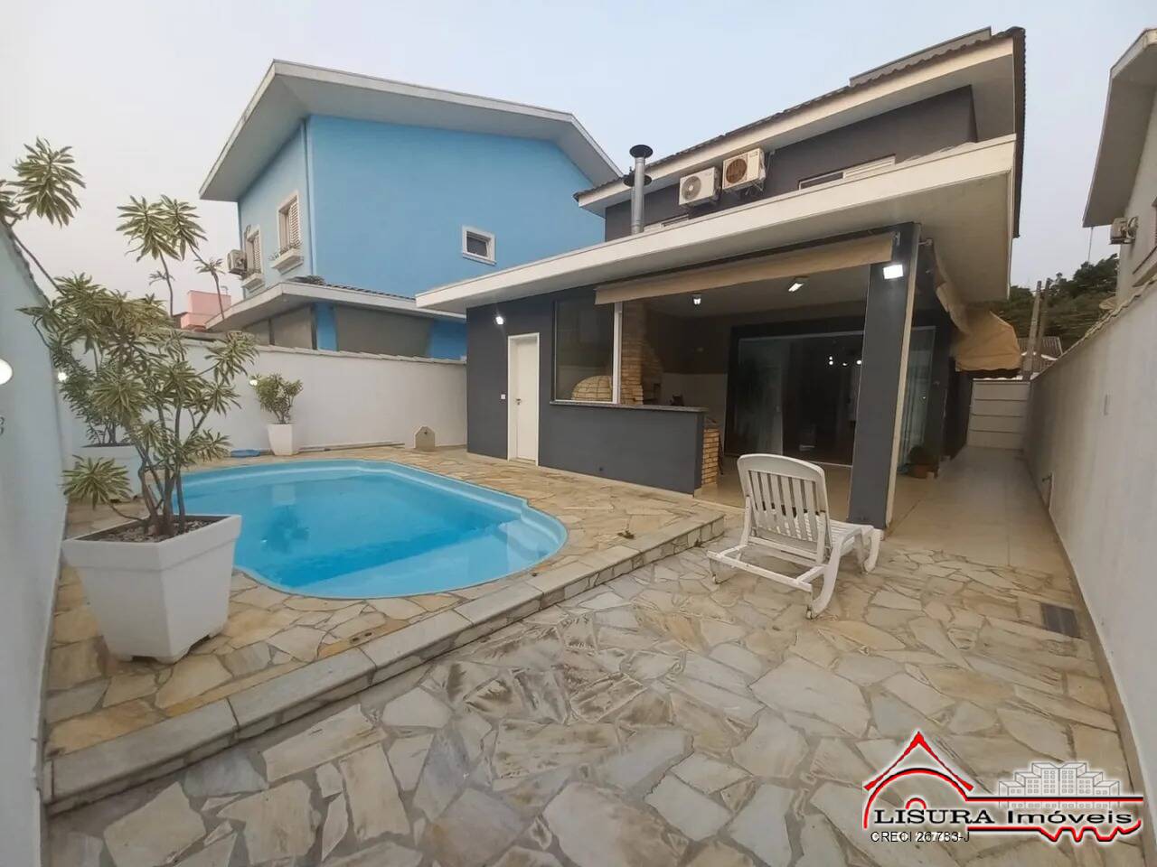 Casa de Condomínio à venda com 3 quartos, 250m² - Foto 1