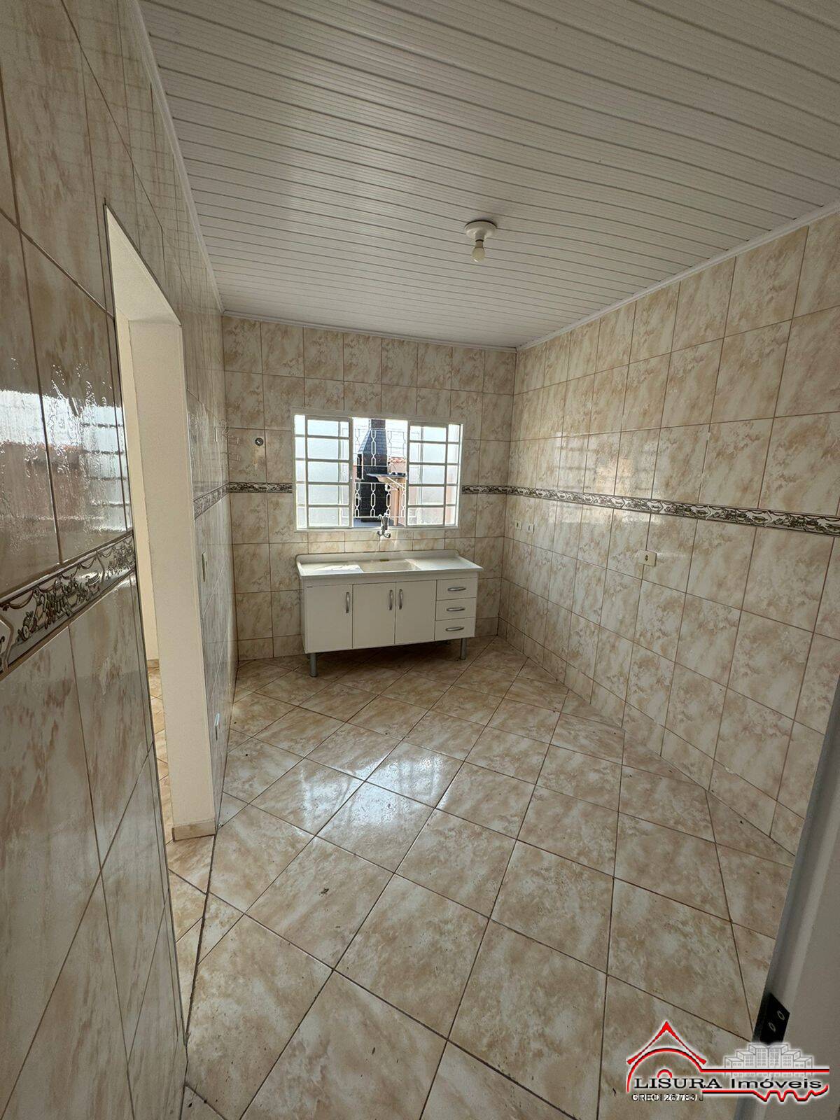 Casa para alugar com 4 quartos, 300m² - Foto 9