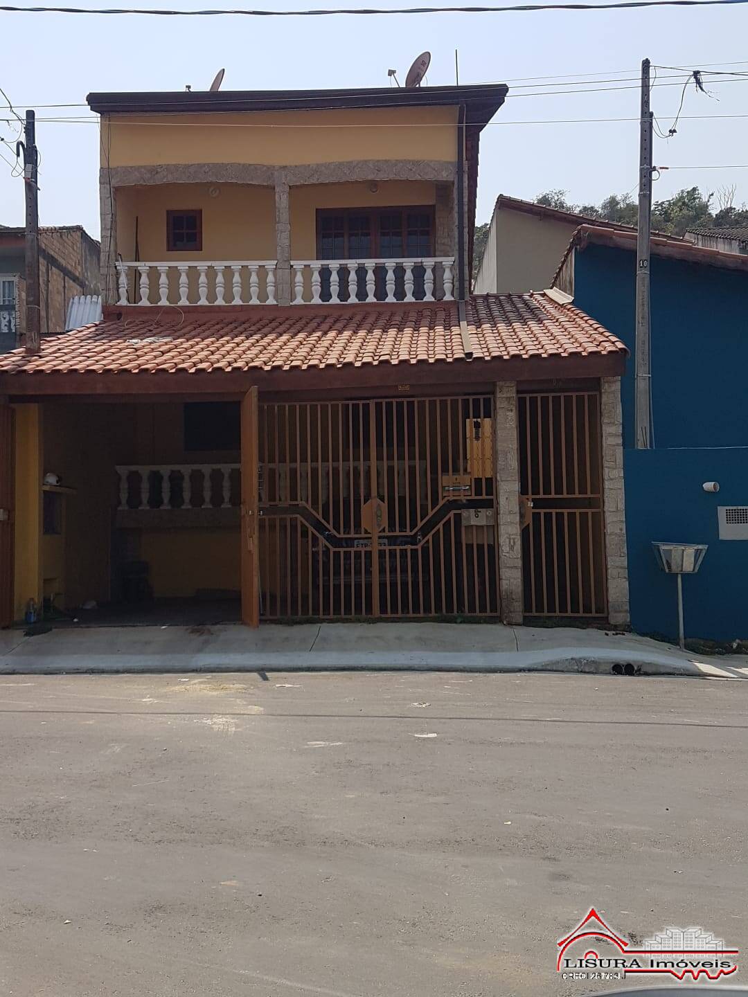 Casa à venda com 3 quartos, 195m² - Foto 1