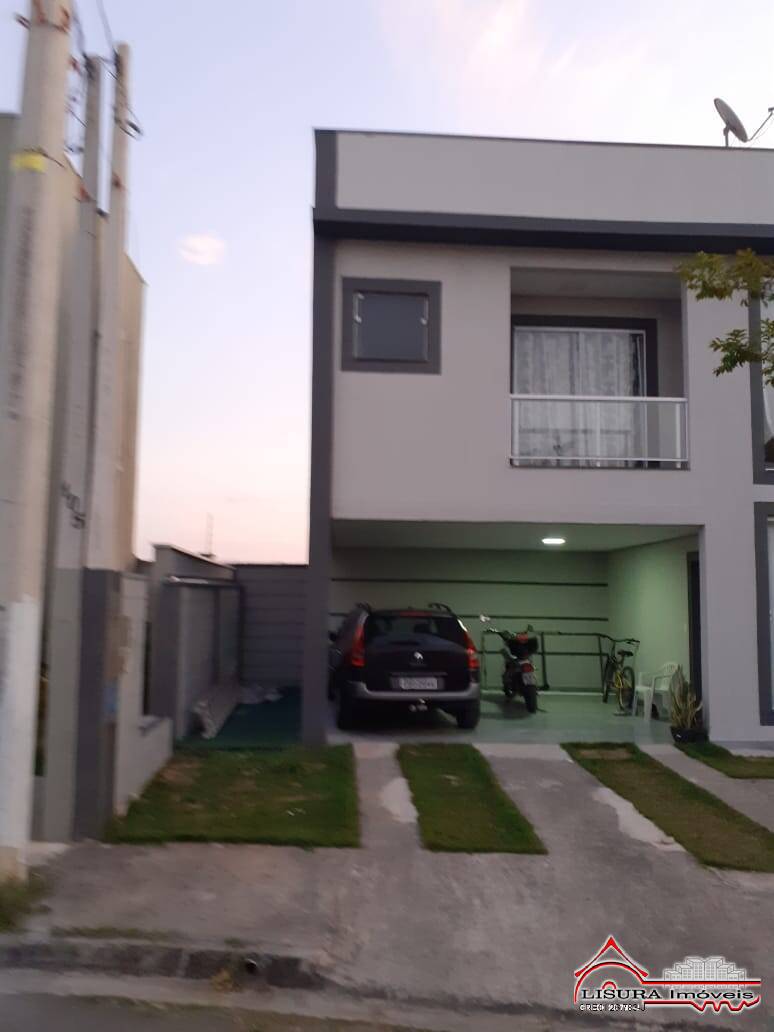 Casa de Condomínio para alugar com 4 quartos, 247m² - Foto 1