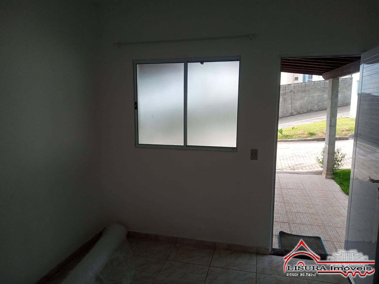 Casa de Condomínio para alugar com 3 quartos, 72m² - Foto 2