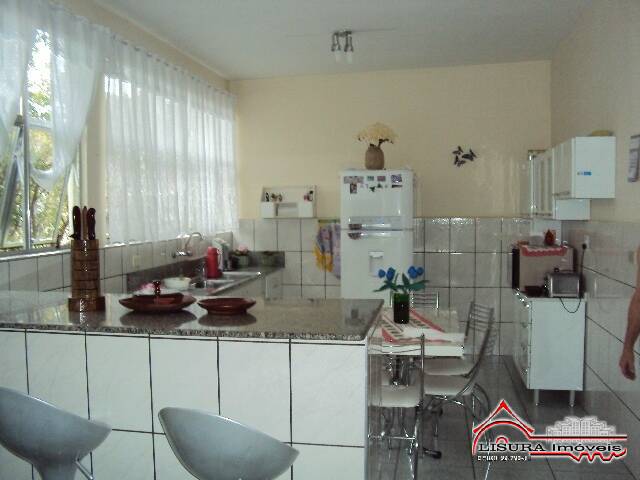 Casa à venda com 5 quartos, 200m² - Foto 9